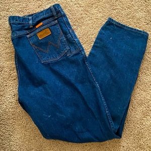Thrifted these wrangler jeans in great condition. Barely worn. Size 40 x 32.